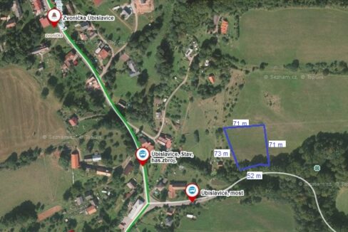 Obr. 2 - umístění na okraji obce