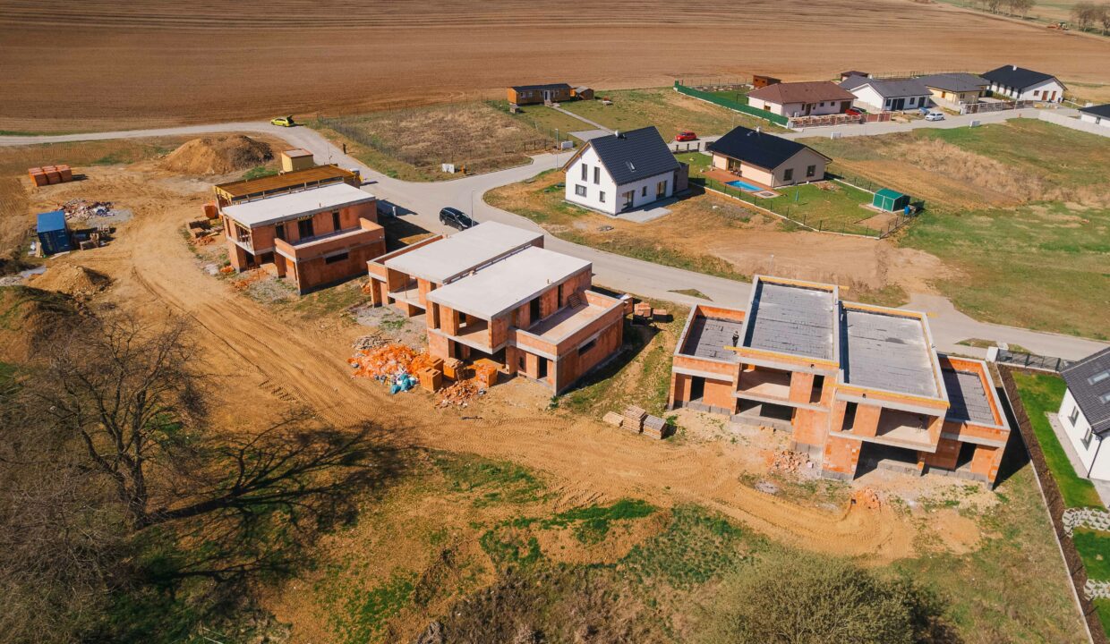 18_VASEK_BELIK-SVETLA-DRON-10_-_web