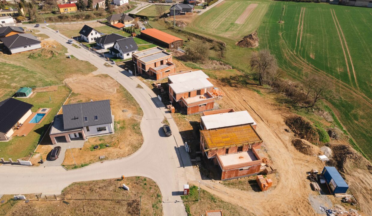 18_VASEK_BELIK-SVETLA-DRON-2_-_web
