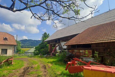 c5fc28dd-92bd-4697-b747-48fa5527e289